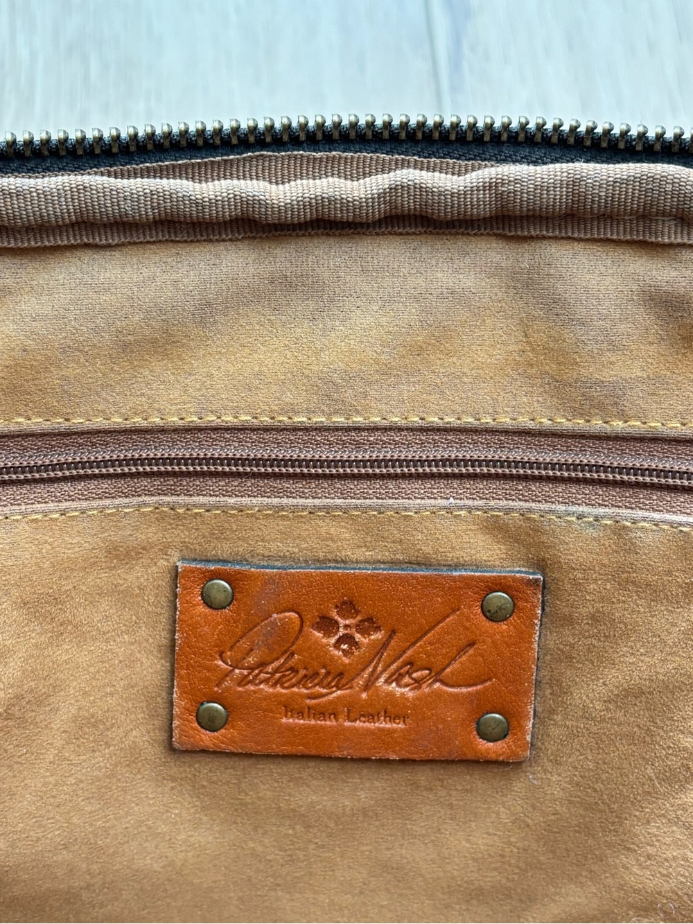 Patricia Nash 100% Leather Crossbody Messenger Bag Purse - Picture 8 of 10